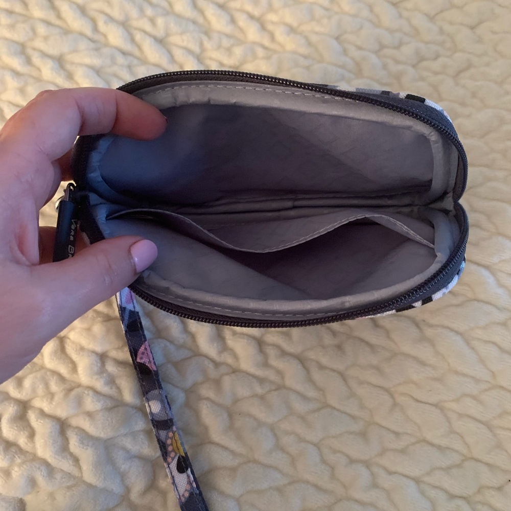 Vera Bradley Wristlet 🎀 - Picture 2 of 3